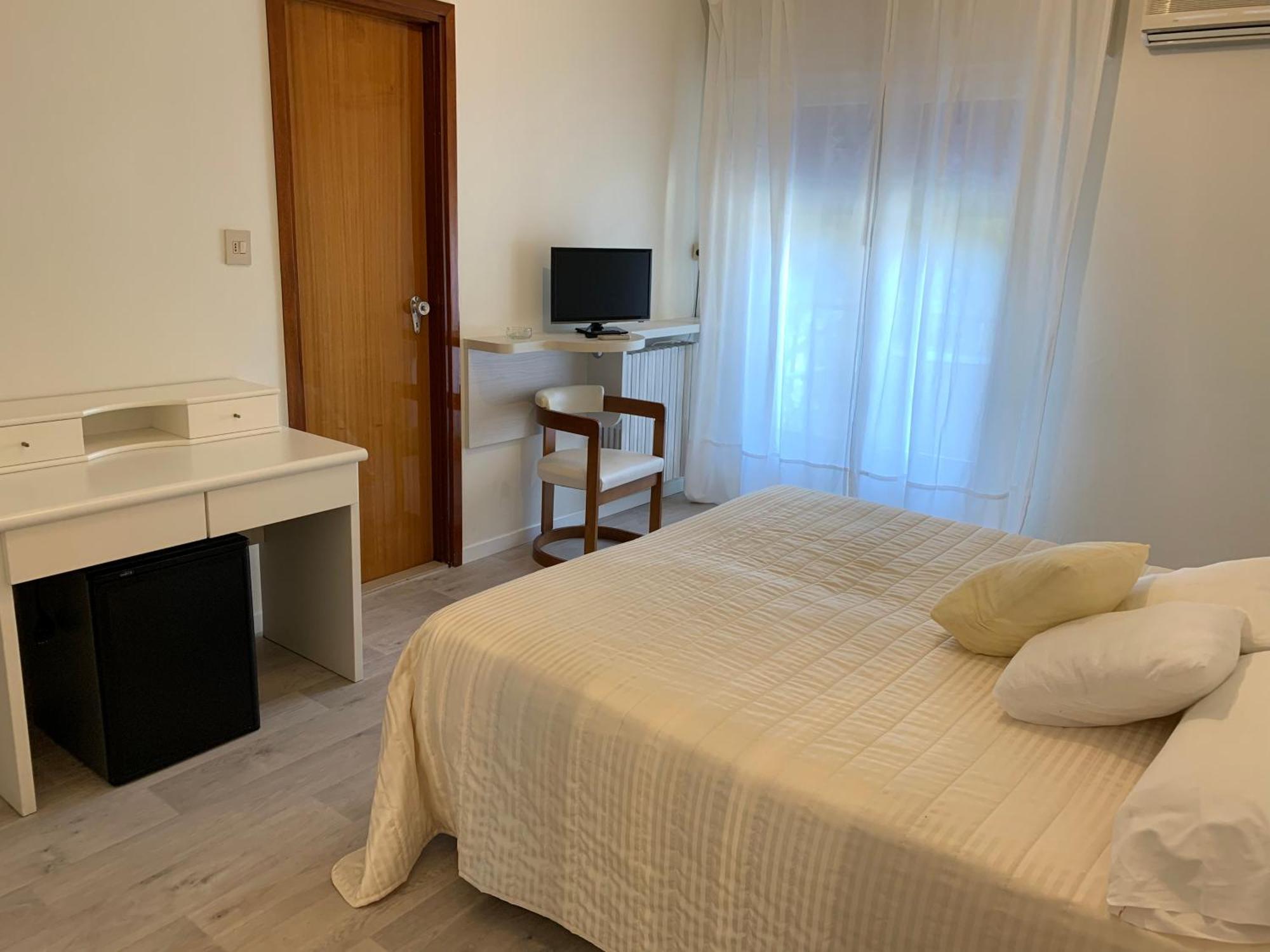 G&D Hotel Deanna Pool&Brunch Μιλάνο Μαριτίμα Δωμάτιο φωτογραφία