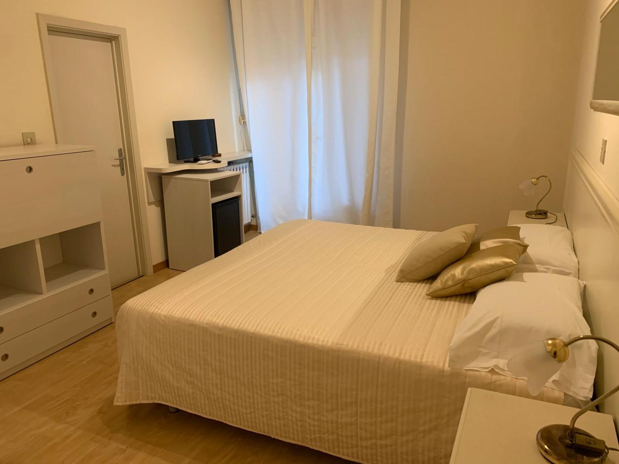 G&D Hotel Deanna Pool&Brunch Μιλάνο Μαριτίμα Δωμάτιο φωτογραφία